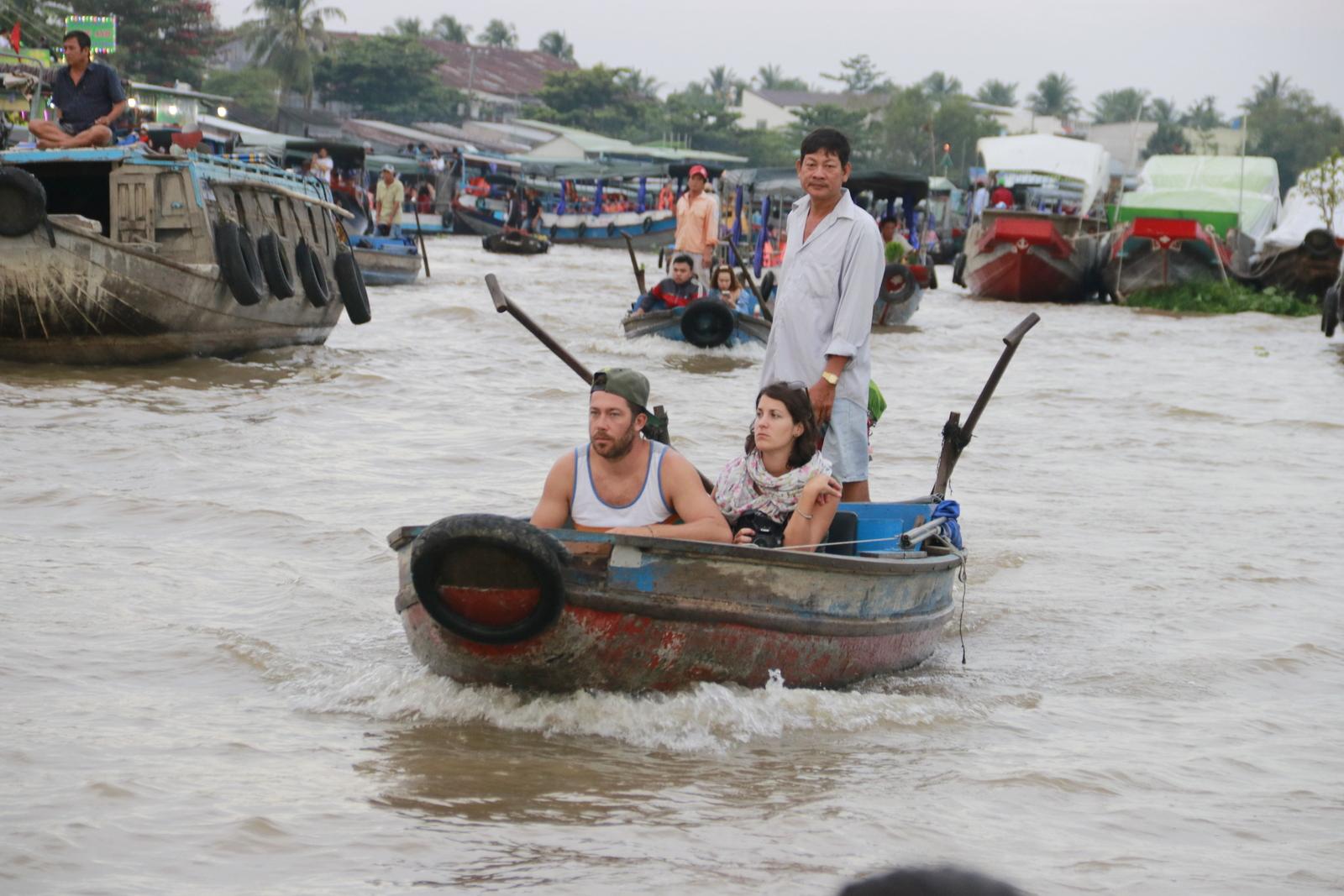 Du khách thích thú với các loại hình du lịch ĐBSCL